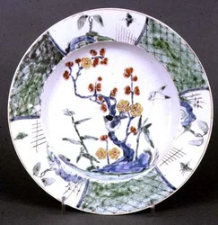 Worcester plate in the Chinese famille verte style, c.1755